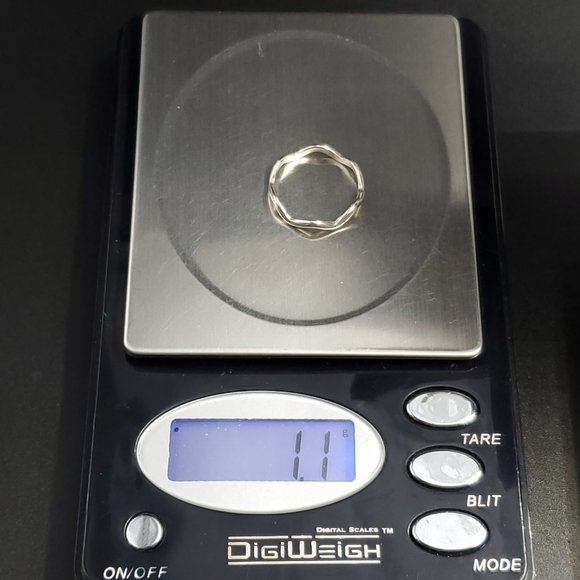 Size 6 Sterling Silver Wavy Cute Dainty Band Ring - Picture 6 of 6